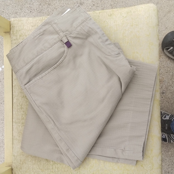 Sport Haley textured, beige capris w/button and 3 hooks, size 10 - Picture 3 of 3